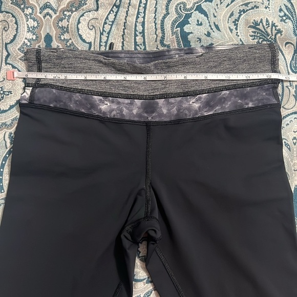 Lululemon Run: Inspire Crop II Black / Heathered Black (Size 4) - Picture 8 of 8
